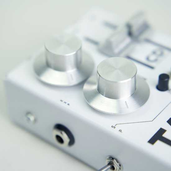 Collision Devices - TARS - FUZZ WITH ANALOG RESONANT FILTER Collision Devices - TARS - FUZZ WITH ANALOG RESONANT FILTER
